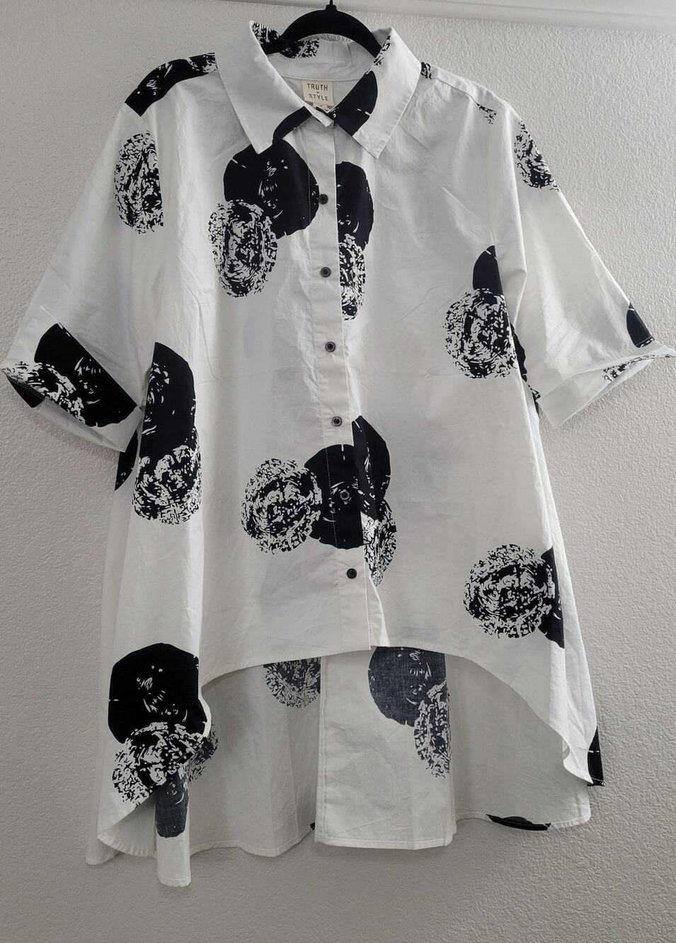 Truth + Style Women's LP White Black Abstract Print High Low Button Front Shirt